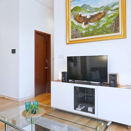 2Br Lucky Tower Residence Jakarta Old Town Top Floor Condo Exteriör bild