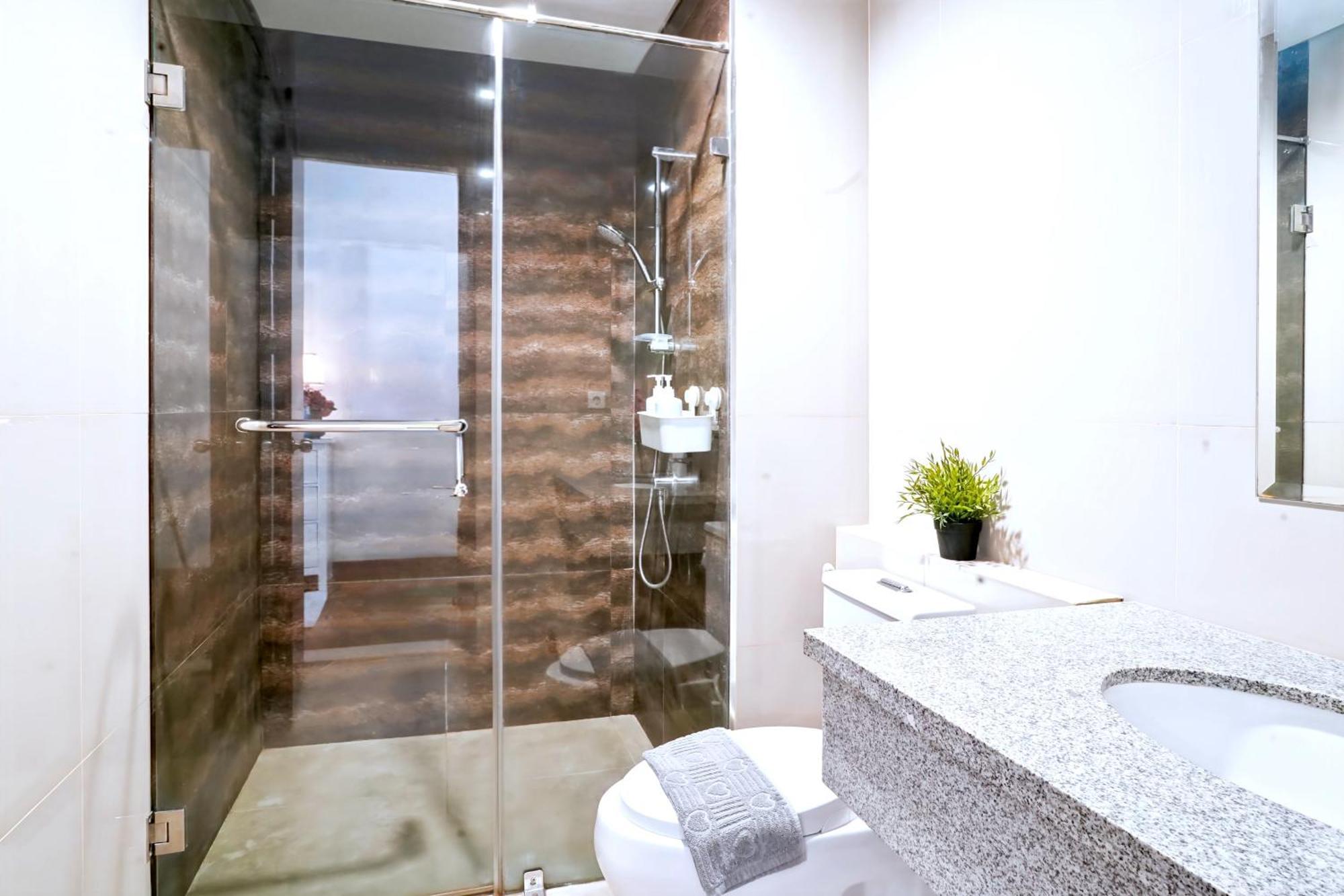 2Br Lucky Tower Residence Jakarta Old Town Top Floor Condo Exteriör bild